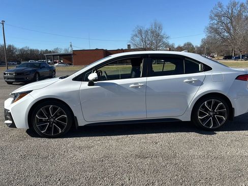 Used 2022 Toyota Corolla SE FWD image 2