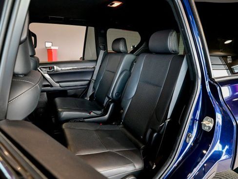 Used 2022 Lexus GX 460 Luxury w/ Sport Design Package image 18