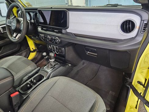 Used 2024 Jeep Wrangler Unlimited Sahara image 37