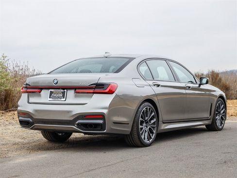 Used 2021 BMW 740i w/ M Sport Package RWD image 7