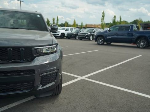 New 2025 Jeep Grand Cherokee L Limited w/ Luxury Tech Group II image 41
