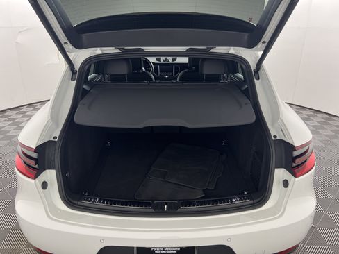 Certified 2018 Porsche Macan S AWD/4WD image 21
