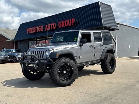 Used 2018 Jeep Wrangler Unlimited Rubicon w/ Connectivity Group AWD/4WD image 18