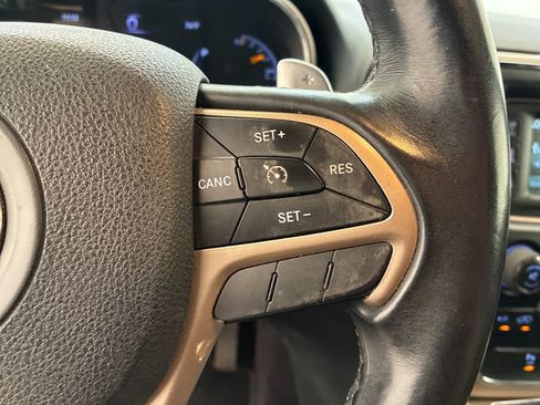 Used 2017 Jeep Grand Cherokee Laredo w/ Quick Order Package 23E AWD/4WD image 18
