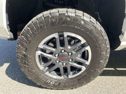 Used 2024 Toyota Tacoma TRD Sport w/ TRD Sport Upgrade Package AWD/4WD image 19