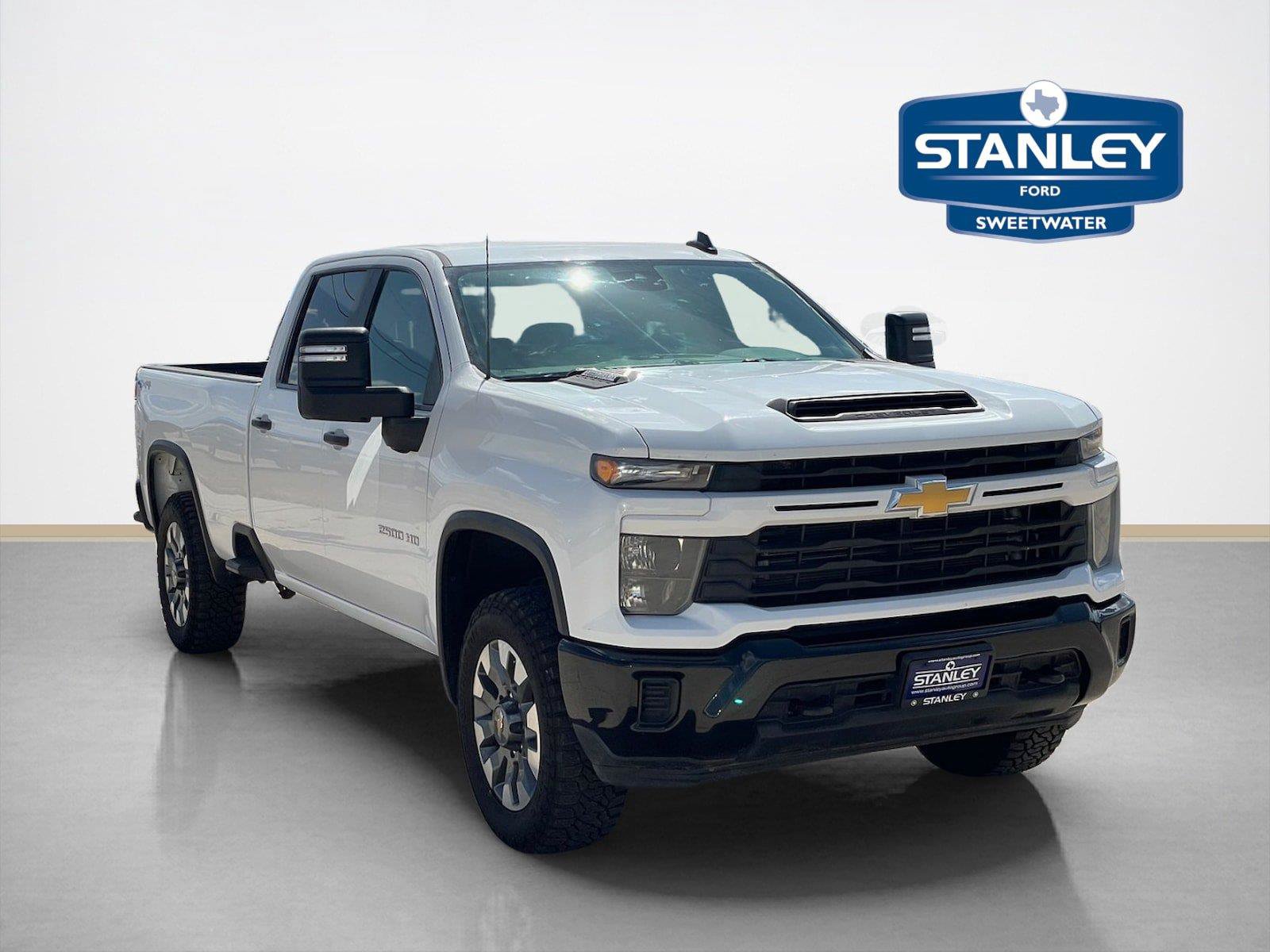 Used 2024 Chevrolet Silverado 2500 Custom w/ Custom Value Package AWD/4WD image 1