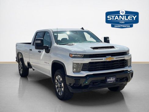 Used 2024 Chevrolet Silverado 2500 Custom w/ Custom Value Package AWD/4WD image 1