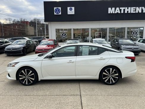 Used 2019 Nissan Altima 2.5 SR w/ SR Premium Package image 2