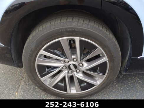 Used 2026 Cadillac Vistiq Sport w/ LPO, Floor Liner Package AWD/4WD image 9