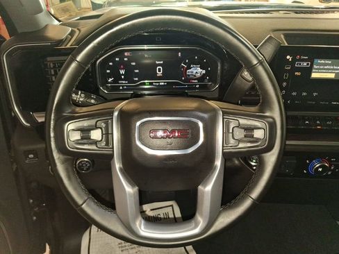 Used 2025 GMC Sierra 1500 SLT image 17
