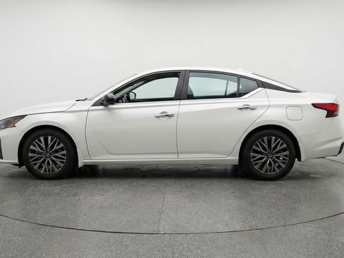 Used 2025 Nissan Altima 2.5 SV FWD image 5