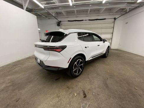 Used 2025 Chevrolet Equinox EV LT w/ Convenience Package image 6