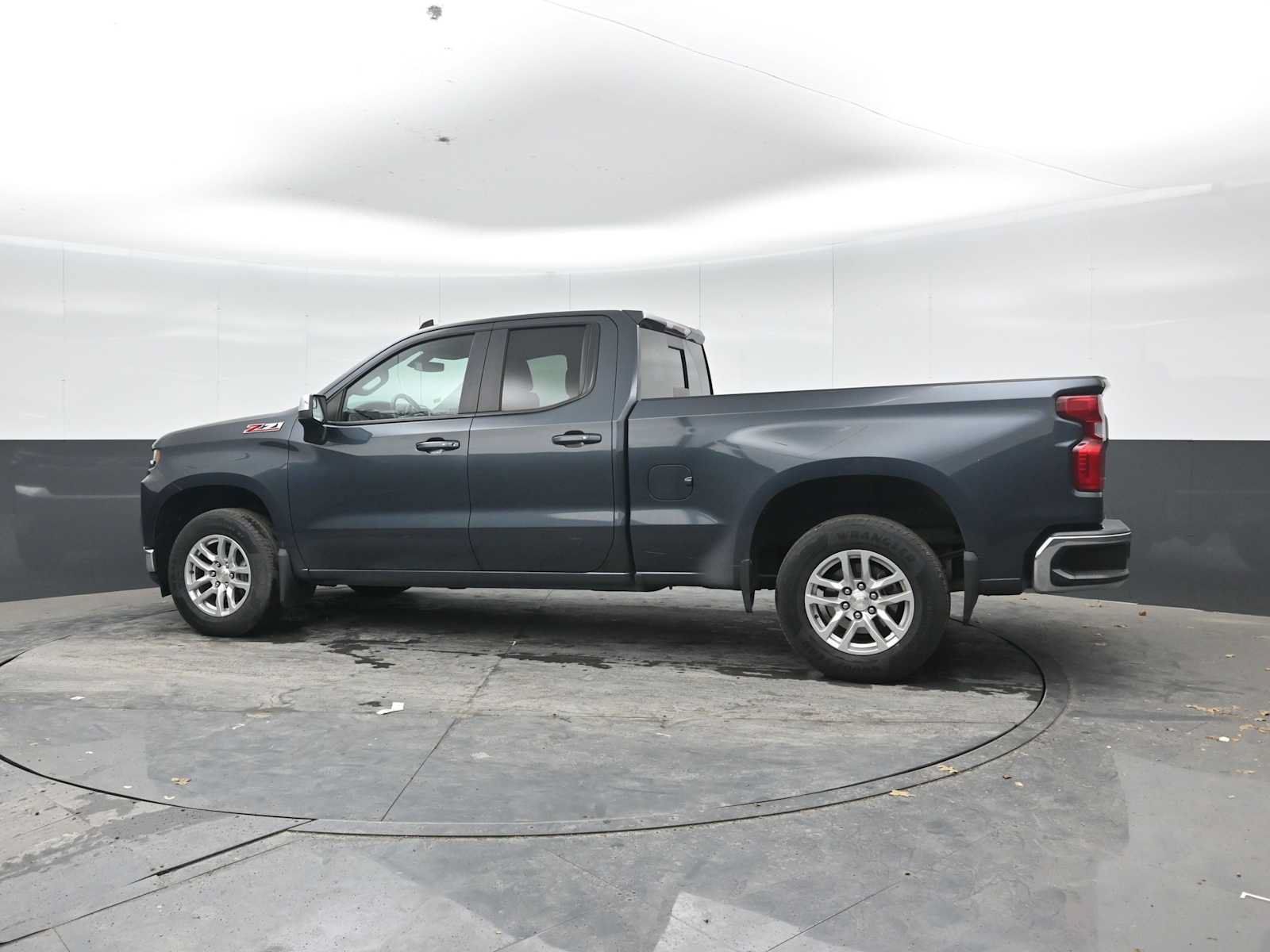 Used 2019 Chevrolet Silverado 1500 LT w/ All-Star Edition AWD/4WD image 3