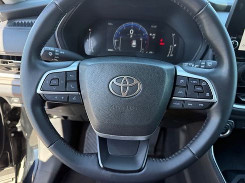 Used 2025 Toyota Grand Highlander AWD image 15