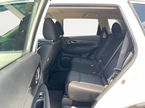 Used 2018 Nissan Rogue SV FWD image 13