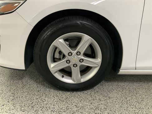Used 2024 Chevrolet Malibu LT FWD image 9
