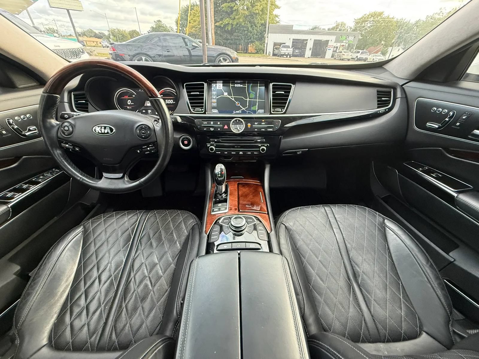 Used 2017 Kia K900 Luxury w/ VIP Plus Package RWD image 32