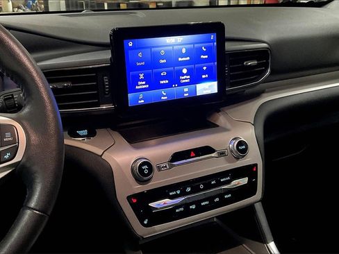 Certified 2023 Ford Explorer XLT w/ Equipment Group 202A image 6