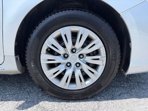 Used 2014 Toyota Camry LE FWD image 29