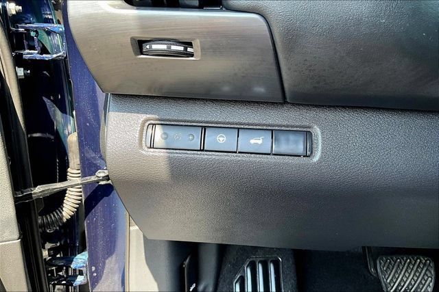 Used 2026 Nissan Pathfinder SL FWD image 15