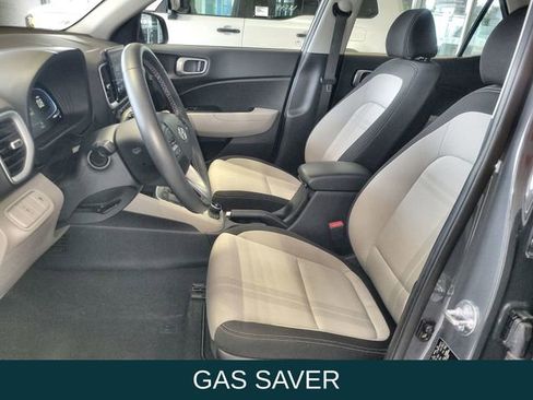 Used 2025 Hyundai Venue SEL FWD image 12