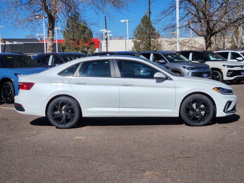 New 2026 Volkswagen Jetta SE image 2