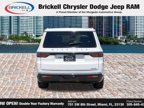 Used 2024 Jeep Wagoneer L Series II w/ Flexible Seating Group AWD/4WD image 6