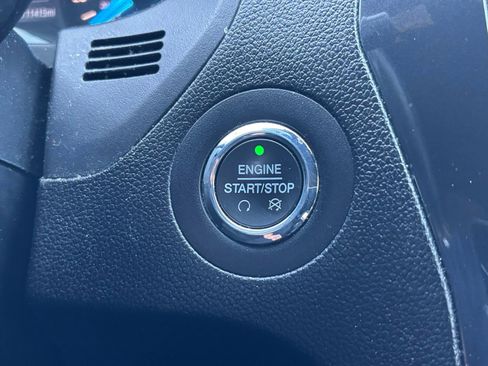 Used 2019 Ford Explorer XLT FWD image 4