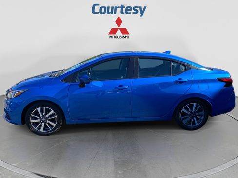 Used 2020 Nissan Versa SV FWD image 2