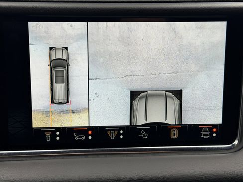 Used 2024 GMC Yukon XL Denali w/ Advanced Technology Package image 34