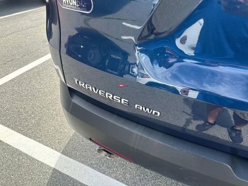 Used 2023 Chevrolet Traverse LT image 7