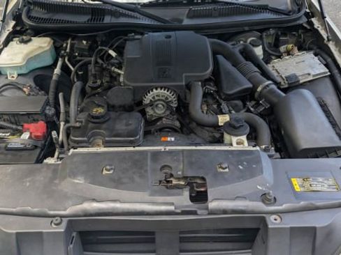 Used 2011 Lincoln Town Car Signature Limited image 40