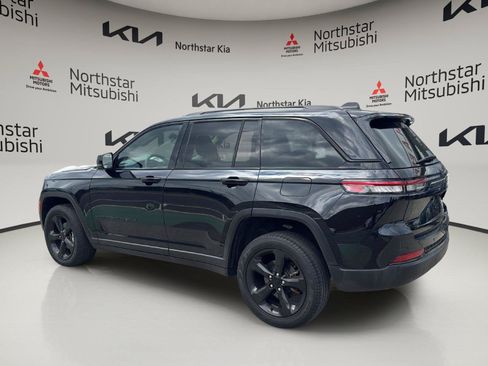 Used 2023 Jeep Grand Cherokee Limited w/ Black Appearance Package AWD/4WD image 3