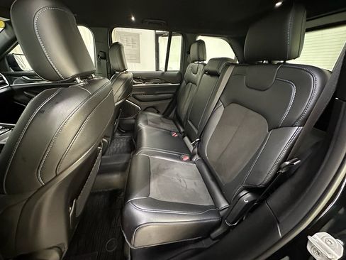 Used 2023 Jeep Grand Cherokee Trailhawk image 22