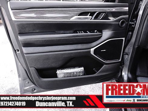 Used 2022 Jeep Wagoneer Series II RWD image 39
