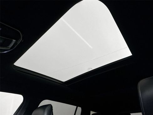 Used 2022 Jeep Grand Cherokee L Overland w/ MOPAR Finishing Package image 6