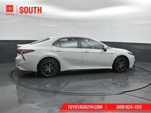Used 2023 Toyota Camry SE w/ Convenience Package AWD/4WD image 3
