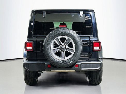 Used 2022 Jeep Wrangler Unlimited Sahara image 6