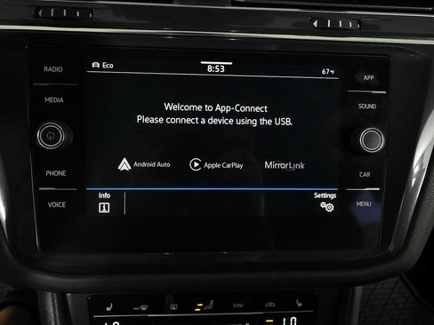 Certified 2022 Volkswagen Tiguan SE w/ Panoramic Sunroof Package AWD/4WD image 25