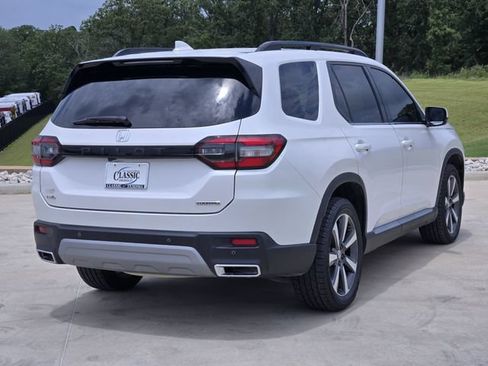 Used 2024 Honda Pilot Touring image 8
