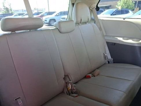 Used 2012 Toyota Sienna XLE w/ Entertainment Pkg FWD image 16