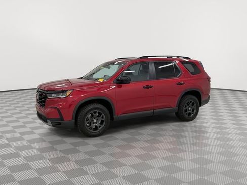 Used 2025 Honda Pilot TrailSport image 5