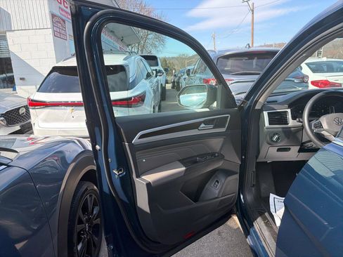 Used 2022 Volkswagen Atlas SE w/ Panoramic Sunroof Package image 16