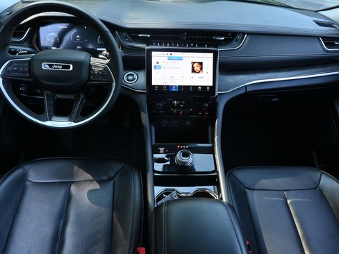 Used 2023 Jeep Grand Cherokee Limited image 23