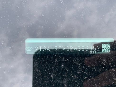 Used 2023 Toyota RAV4 XLE Premium image 11