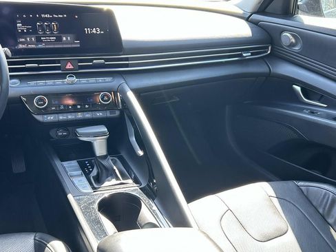 Used 2022 Hyundai Elantra Limited image 24