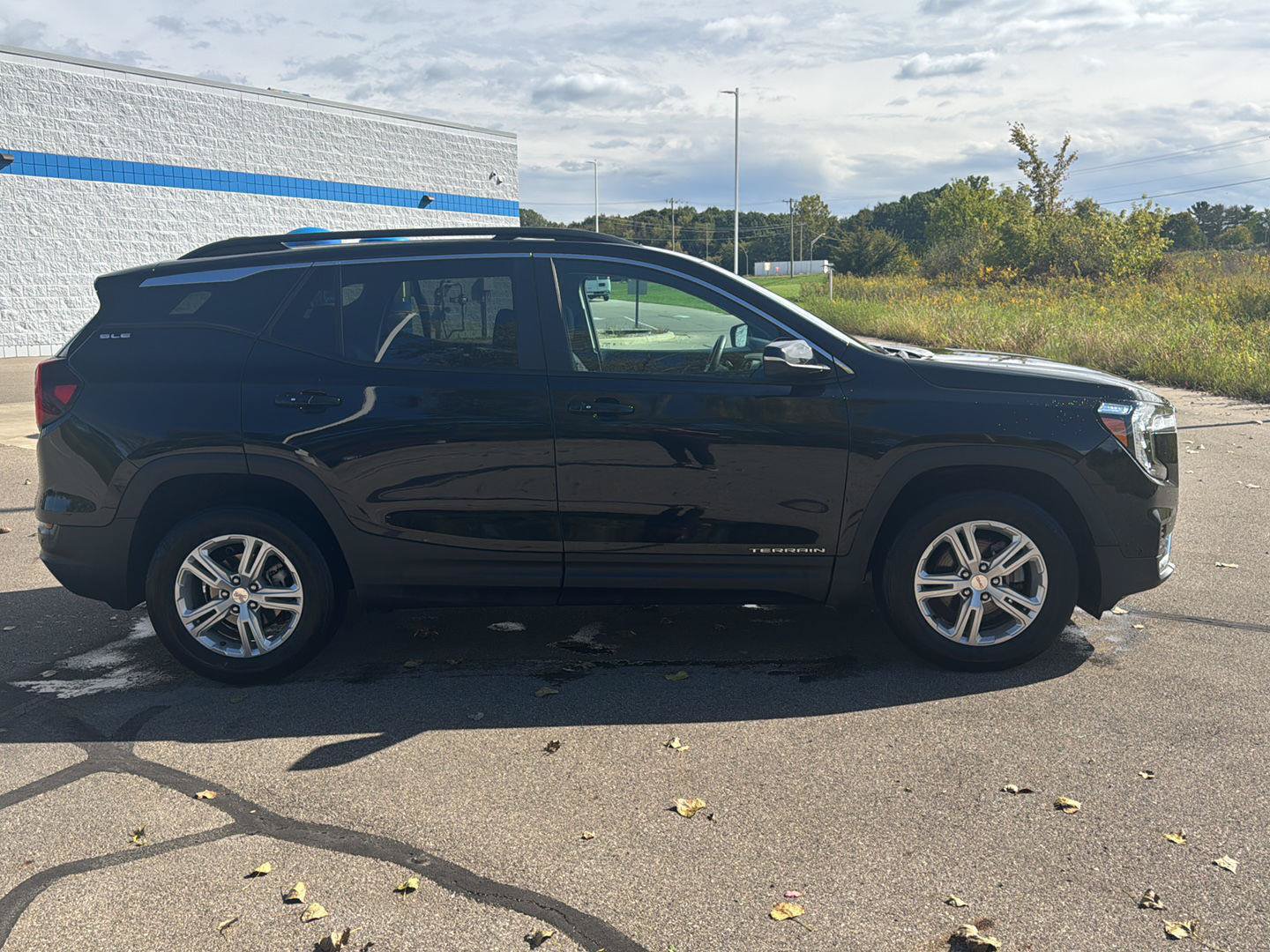 Used 2024 GMC Terrain SLE w/ Driver Convenience Package AWD/4WD image 6
