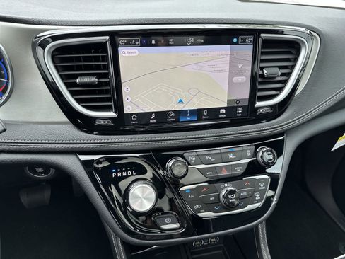 New 2024 Chrysler Pacifica Premium image 34
