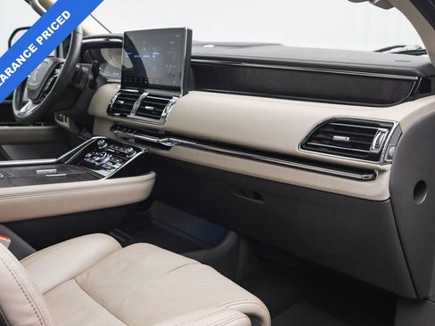 Used 2022 Lincoln Navigator Reserve image 22
