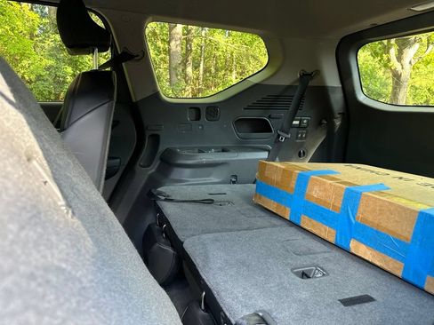 Used 2024 Kia EV9 Light Long Range RWD image 7
